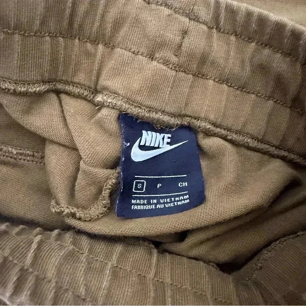 Nike Cropped Wide Leg EUC Green / Chartreuse Sweatpants Size Small - Picture 11 of 15